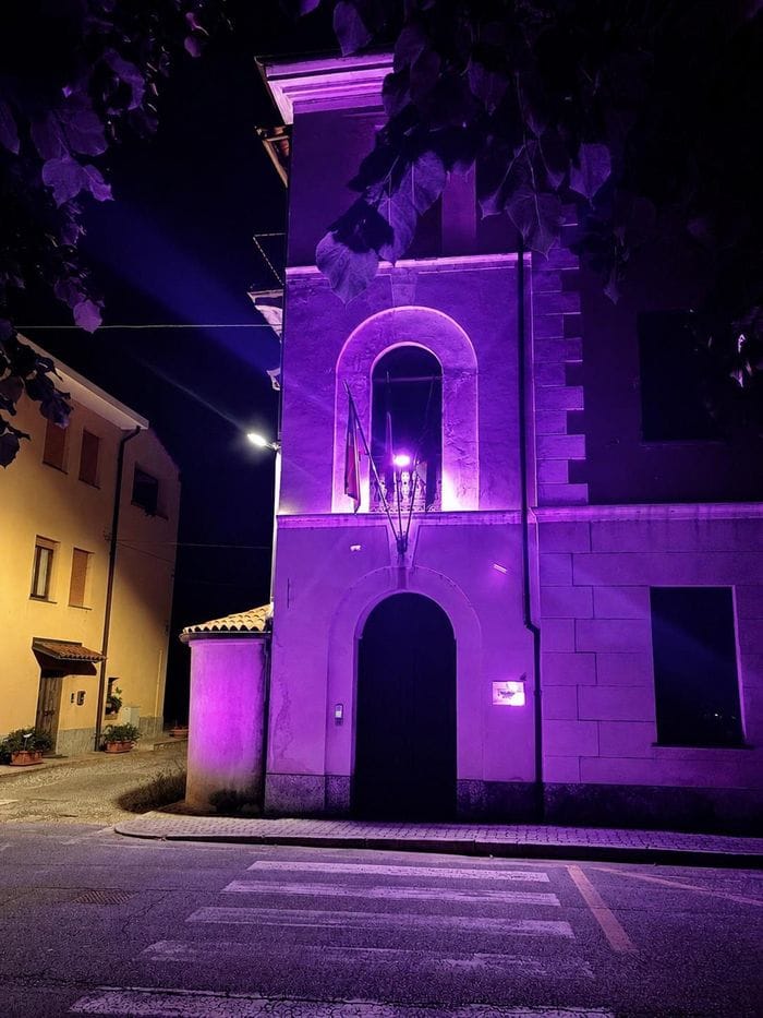 I municipi si accendono di viola per la Giornata della fibromialgia