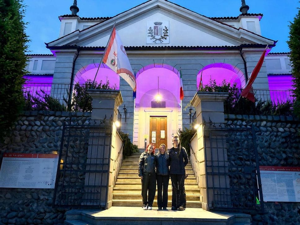 I municipi si accendono di viola per la Giornata della fibromialgia