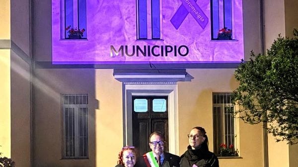 I municipi si accendono di viola per la Giornata della fibromialgia
