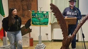Il premio per la locandina a una studentessa del Bona