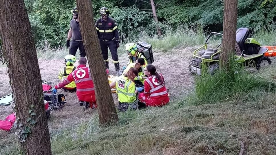 Muzzano, si ribalta con il trattore: trasportato al Cto di Torino