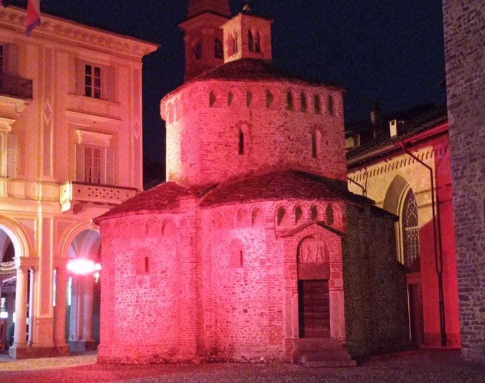 Monumenti in rosso per la Giornata contro la sclerosi multipla