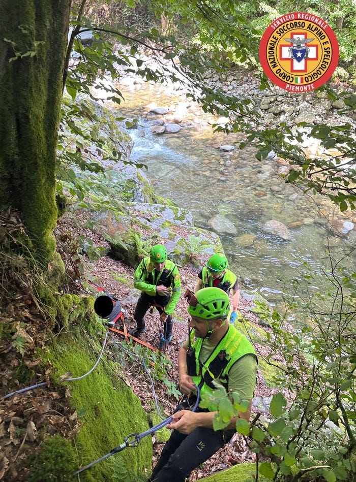 Scivola e finisce nel torrente: recuperata dal soccorso alpino