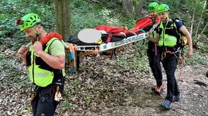 Scivola e finisce nel torrente: recuperata dal soccorso alpino