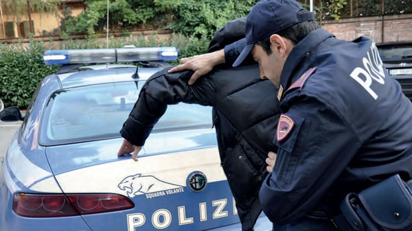 Maxi operazione della polizia: dieci denunce, cinque arresti, sequestrate droga e armi