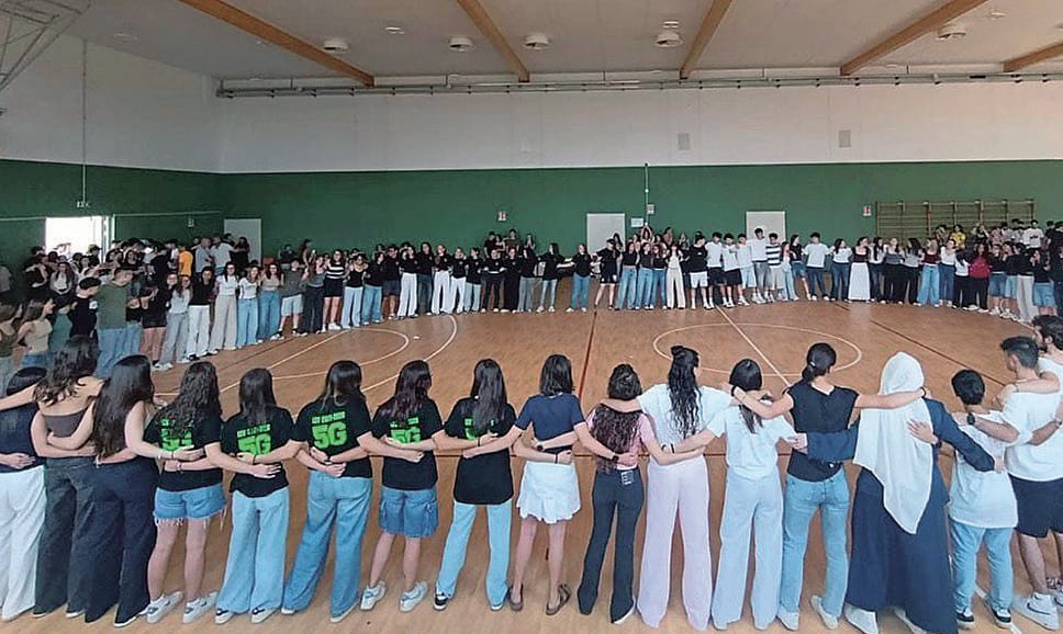 Tra gioia e nostalgia: emozioni dell’ultimo giorno di scuola 