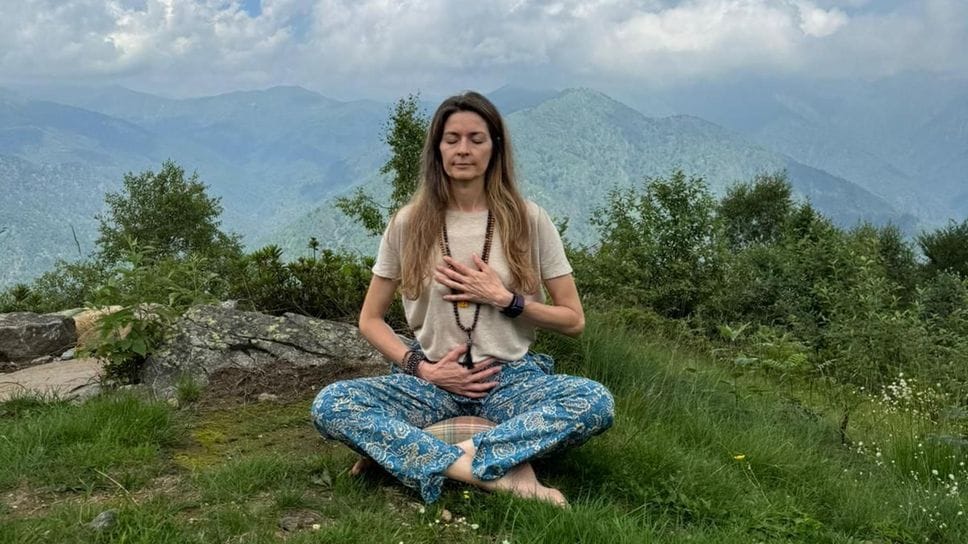 La pratica di yoga nel giardino del Fondo Tempia