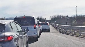 Ponte della tangenziale, il primo giorno di chiusura è un incubo per gli automobilisti