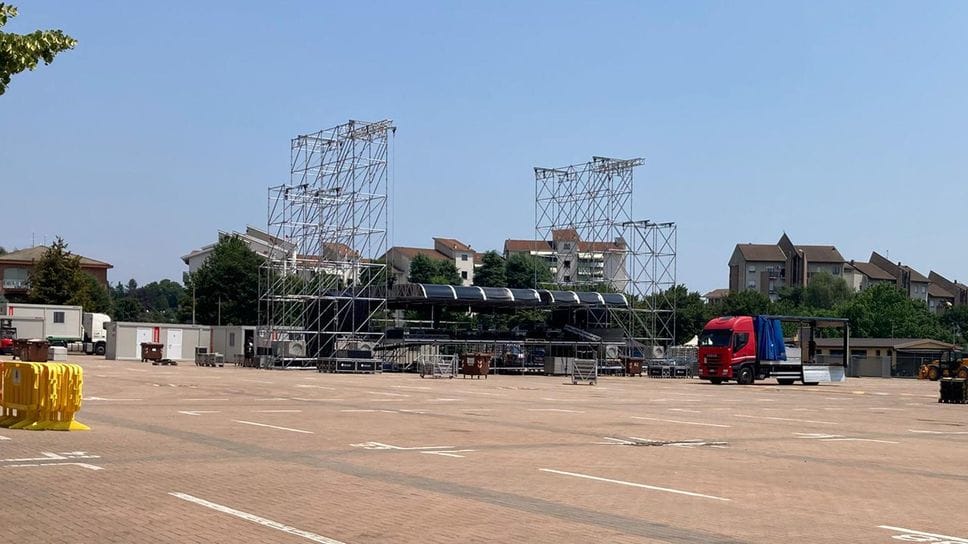 “Concertozzo”, ecco il palco. E il mercato si sposta