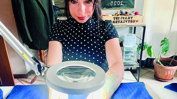 Eraè, ogni rammendo  ha una storia: «Così ho  cambiato la mia vita» 