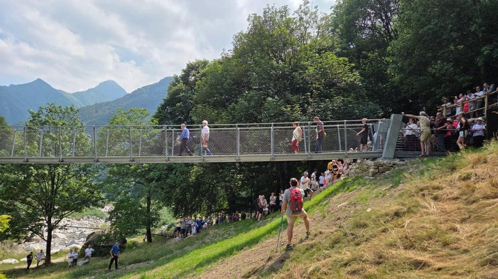 Inaugurata la passerella: a Piedicavallo il ponte sospeso di Fontanamora è il più lungo del Piemonte. Fotogallery