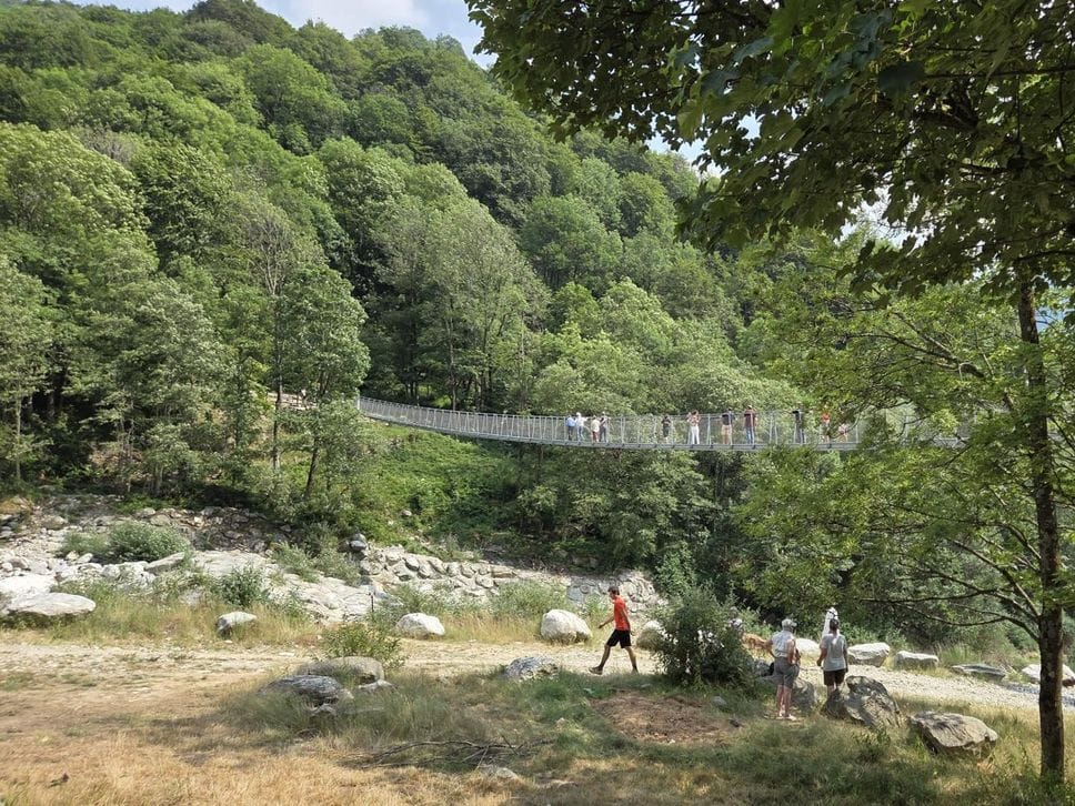 Inaugurata la passerella: a Piedicavallo il ponte sospeso di Fontanamora è il più lungo del Piemonte. Fotogallery