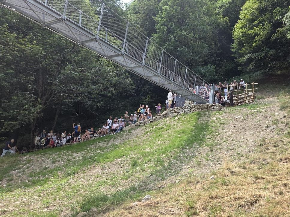 Inaugurata la passerella: a Piedicavallo il ponte sospeso di Fontanamora è il più lungo del Piemonte. Fotogallery