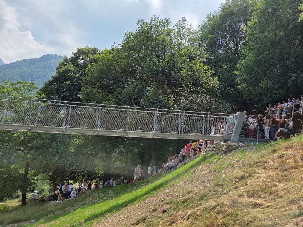 Inaugurata la passerella: a Piedicavallo il ponte sospeso di Fontanamora è il più lungo del Piemonte. Fotogallery