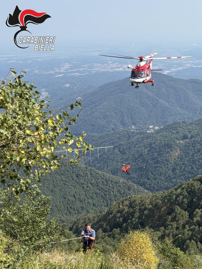 I carabinieri salvano un ragazzo da un dirupo