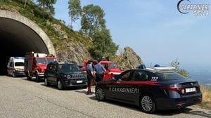 I carabinieri salvano un ragazzo da un dirupo