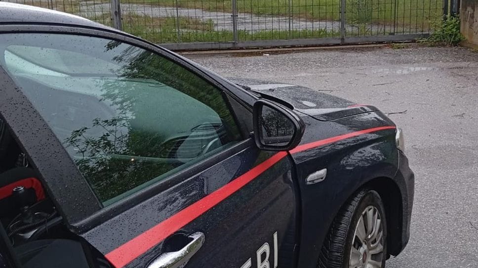 Cossato, donna ferita a una gamba 
