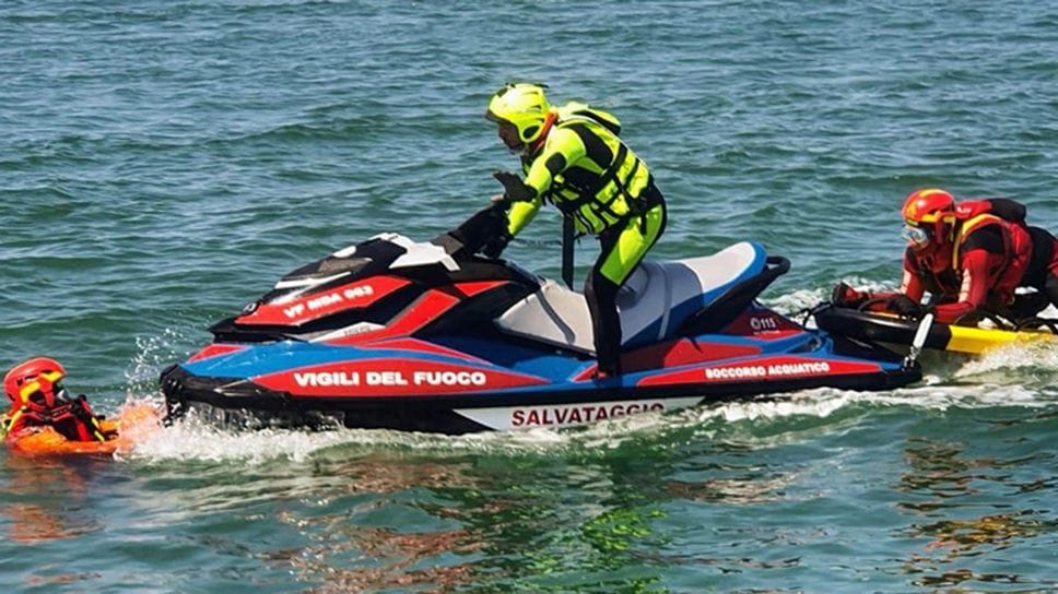Tragedia al lago di  Viverone: cade dal pedalò e non riemerge. Muore annegato un 32enne