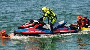 Tragedia al lago di  Viverone: cade dal pedalò e non riemerge. Muore annegato un 32enne