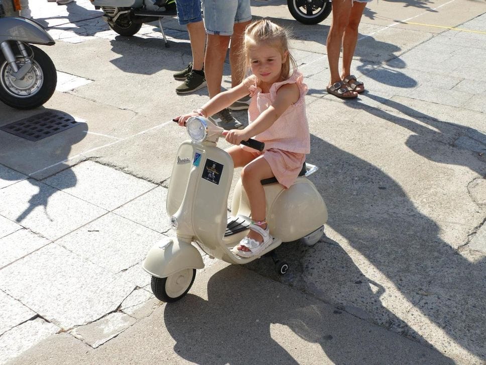 Biella celebra i 75 anni del Vespa Club tra passione, storia e solidarietà. Fotogallery