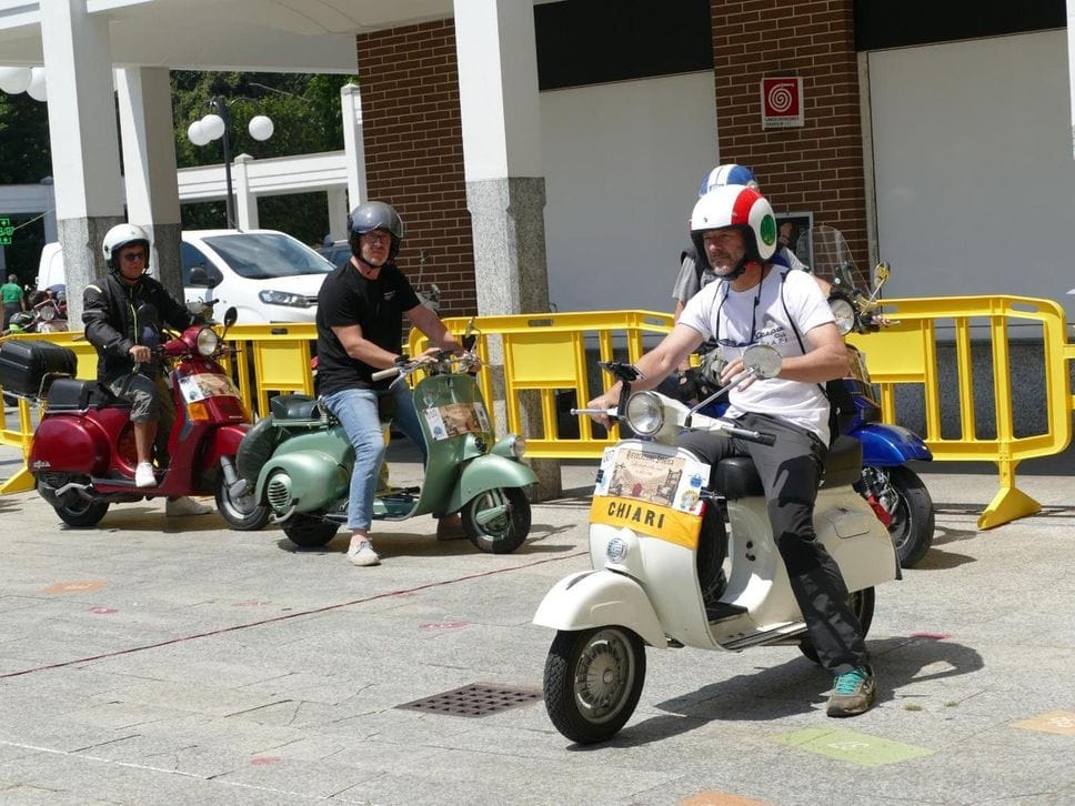 Biella celebra i 75 anni del Vespa Club tra passione, storia e solidarietà. Fotogallery