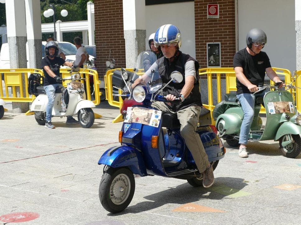 Biella celebra i 75 anni del Vespa Club tra passione, storia e solidarietà. Fotogallery