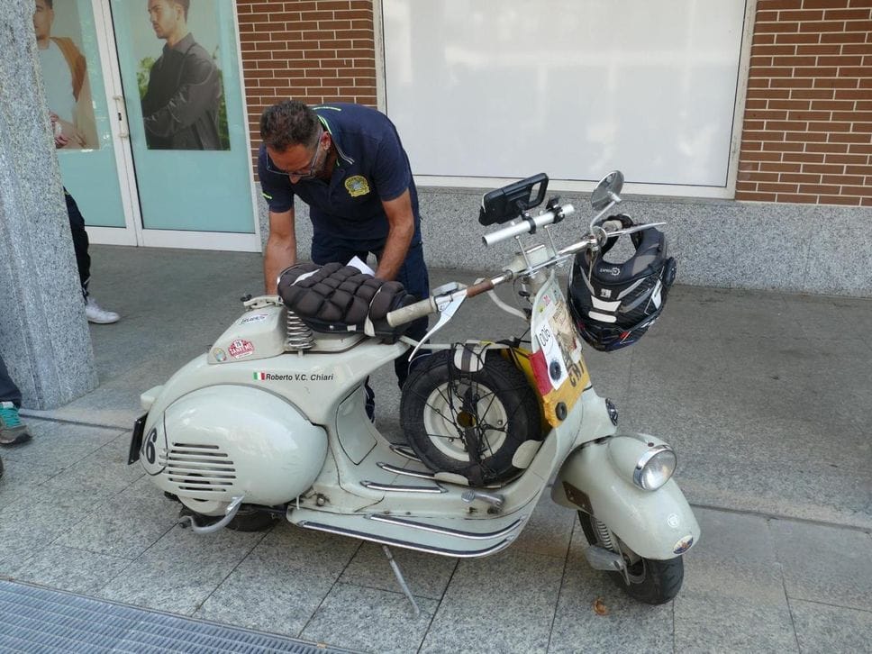 Biella celebra i 75 anni del Vespa Club tra passione, storia e solidarietà. Fotogallery