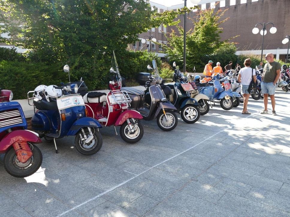 Biella celebra i 75 anni del Vespa Club tra passione, storia e solidarietà. Fotogallery