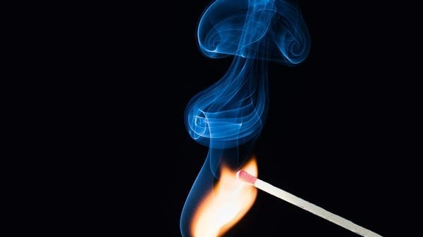 Principio d’incendio a Muzzano, intervengono i carabinieri
