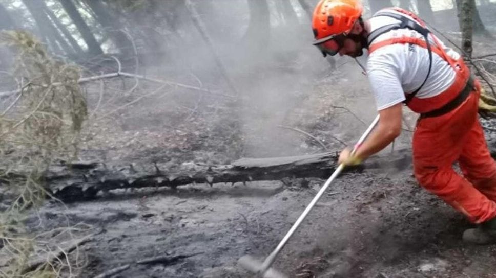 Cinque squadre dell’Aib Biella impegnate in Valsesia per spegnere gli incendi