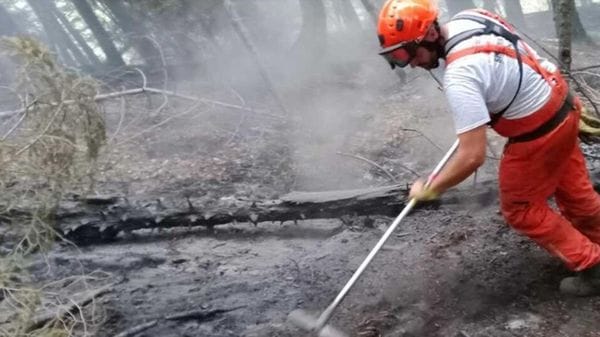 Cinque squadre dell’Aib Biella impegnate in Valsesia per spegnere gli incendi