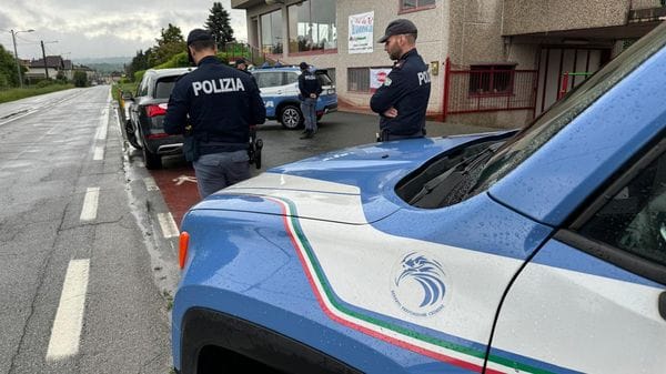 Furti nei negozi: tre persone fermate e denunciate dalla polizia