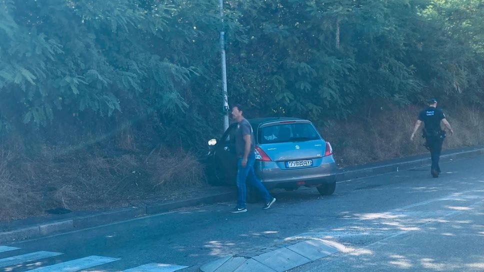 Incidente in via Carso, strada semichiusa e code