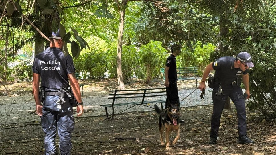 Controlli a tappeto della polizia locale nei parchi di Biella contro lo spaccio