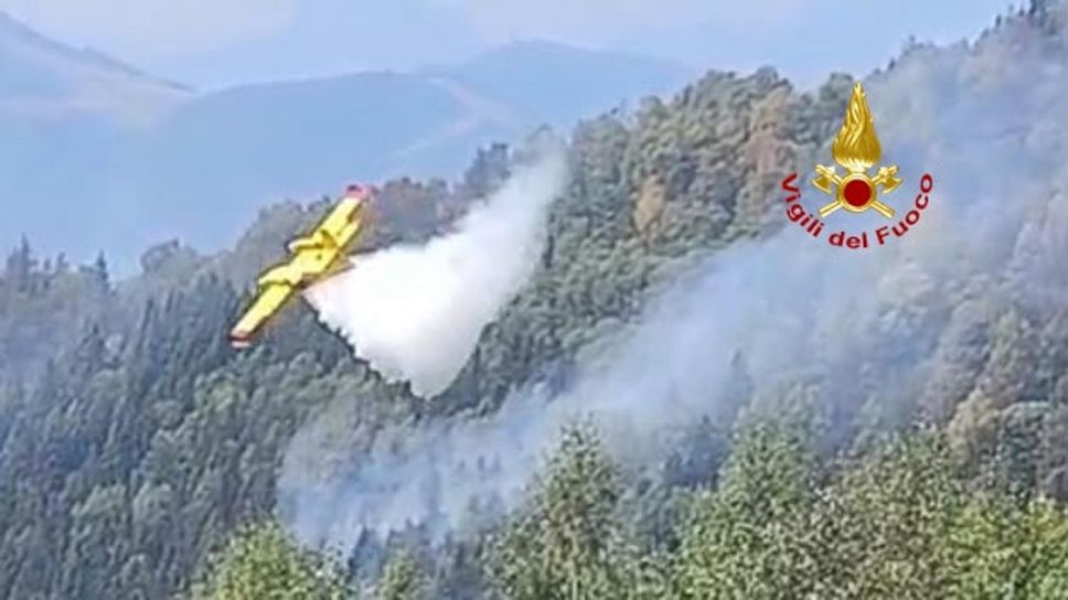 Continua la lotta contro l’incendio, che ora punta anche lo Strona. Distrutta una baita