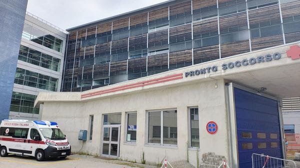Scontro tra due auto: entrambe le conducenti in ospedale