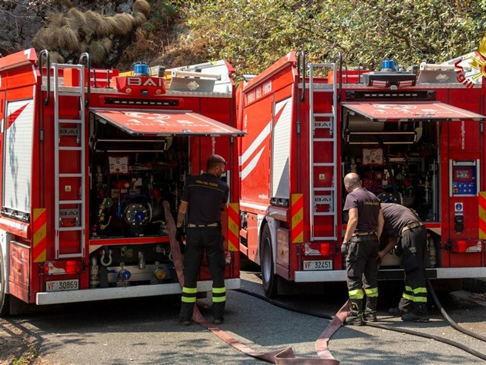 Anche a Ferragosto continua la lotta contro l’incendio sul Monte Barone