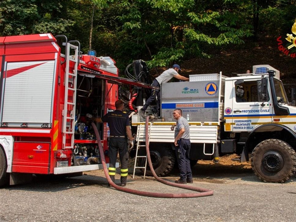 Anche a Ferragosto continua la lotta contro l’incendio sul Monte Barone