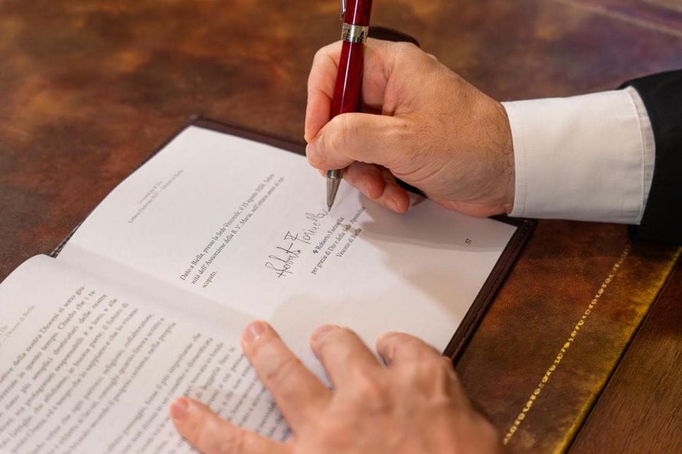 Il Vescovo firma la nuova lettera pastorale “La nostalgia di Dio”