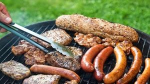 Vogliono accendere il fuoco per fare un barbecue: segnalati