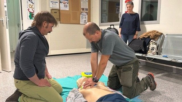 Defibrillatori in quota che comunicano con l’ospedale: completata nel Biellese la prima rete alpina d’Europa