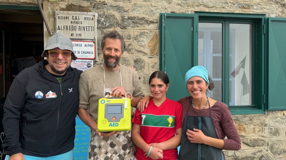 Defibrillatori in quota che comunicano con l’ospedale: completata nel Biellese la prima rete alpina d’Europa