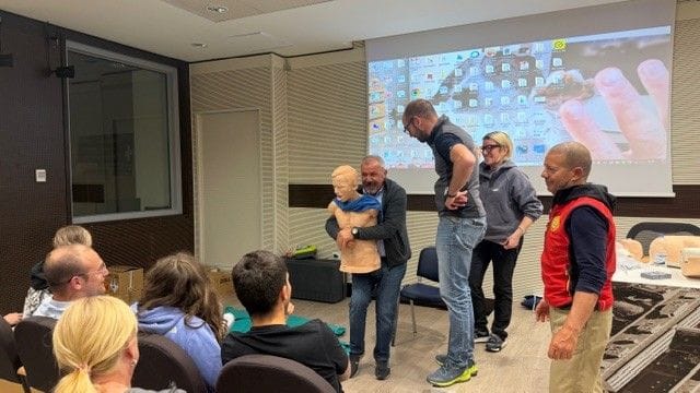 Defibrillatori in quota che comunicano con l’ospedale: completata nel Biellese la prima rete alpina d’Europa