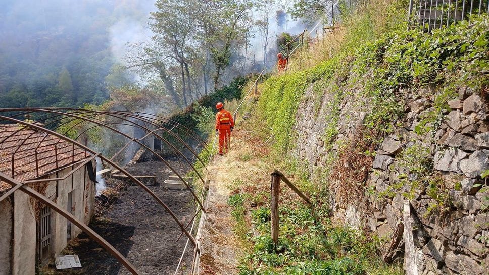 La lotta quotidiana contro l’incendio: sempre tre i punti critici