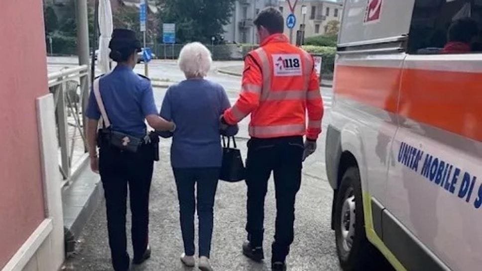 Donna si sente male in un bar, soccorsa dai carabinieri