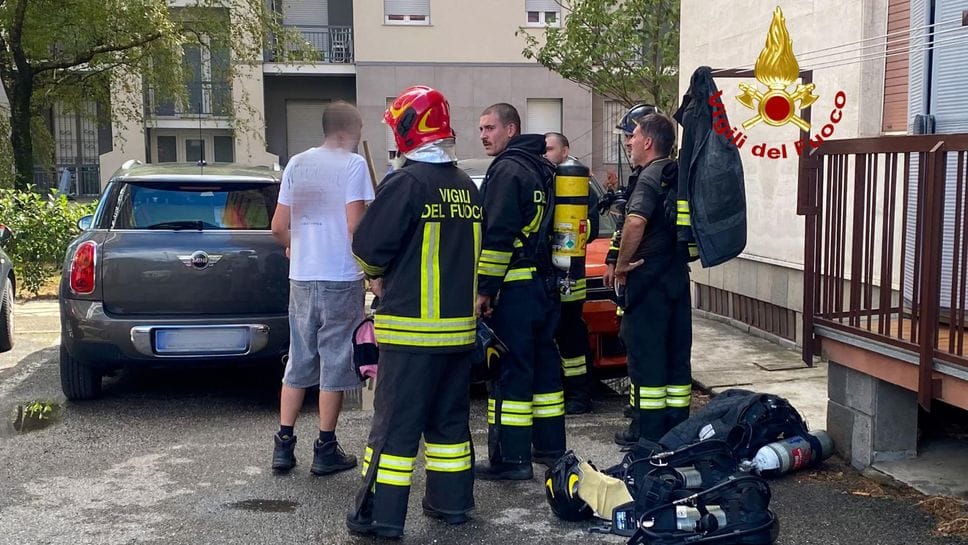 Incendio in un palazzo di Gaglianico: sette intossicati, uno è grave al Cto di Torino