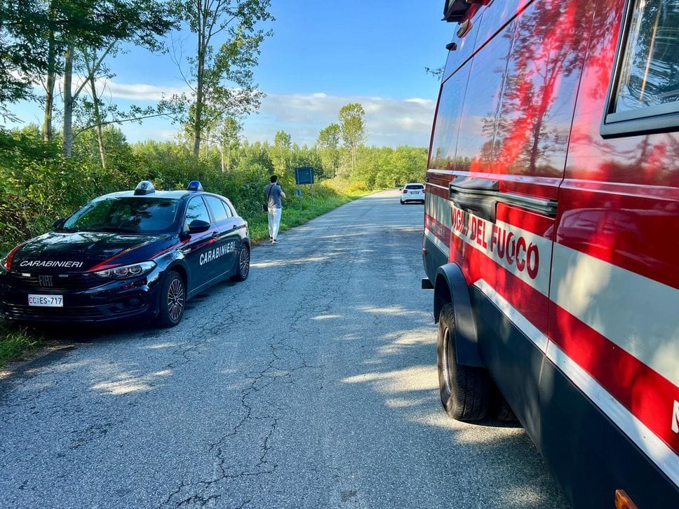Attraversa il guado a Castelletto Cervo in bici e viene travolto da un’onda: disperso