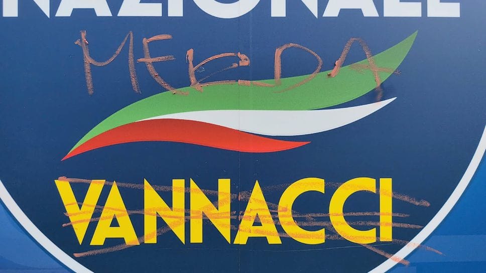 Imbrattata la sede di Biella di Futuro Nazionale