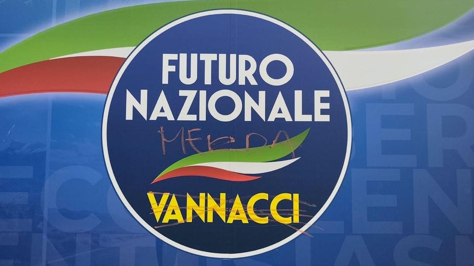 Imbrattata la sede di Biella di Futuro Nazionale