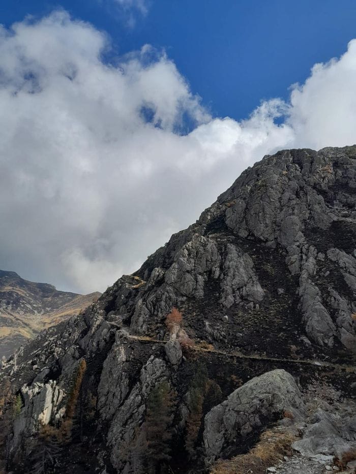 Le prime foto del Monte Barone dopo la distruzione dell’incendio